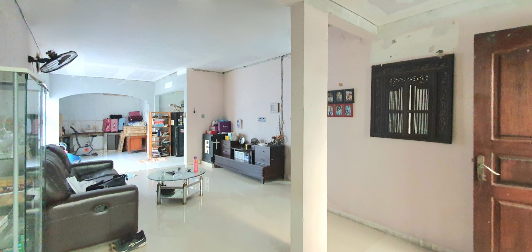 Rumah Hoek, luas di Janur Hijau / Pelepah Hijau, Gading Pandawa, Kelapa Gading. Butuh renovasi / perapihan
