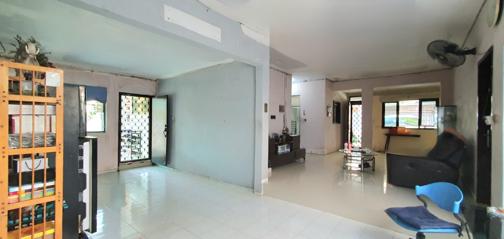 Rumah Hoek, luas di Janur Hijau / Pelepah Hijau, Gading Pandawa, Kelapa Gading. Butuh renovasi / perapihan