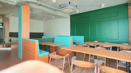 Ruko hoek 2 lantai siap pakai untuk cafe/resto di Bukit Gading Indah depan Gading Kirana, Kelapa Gading 