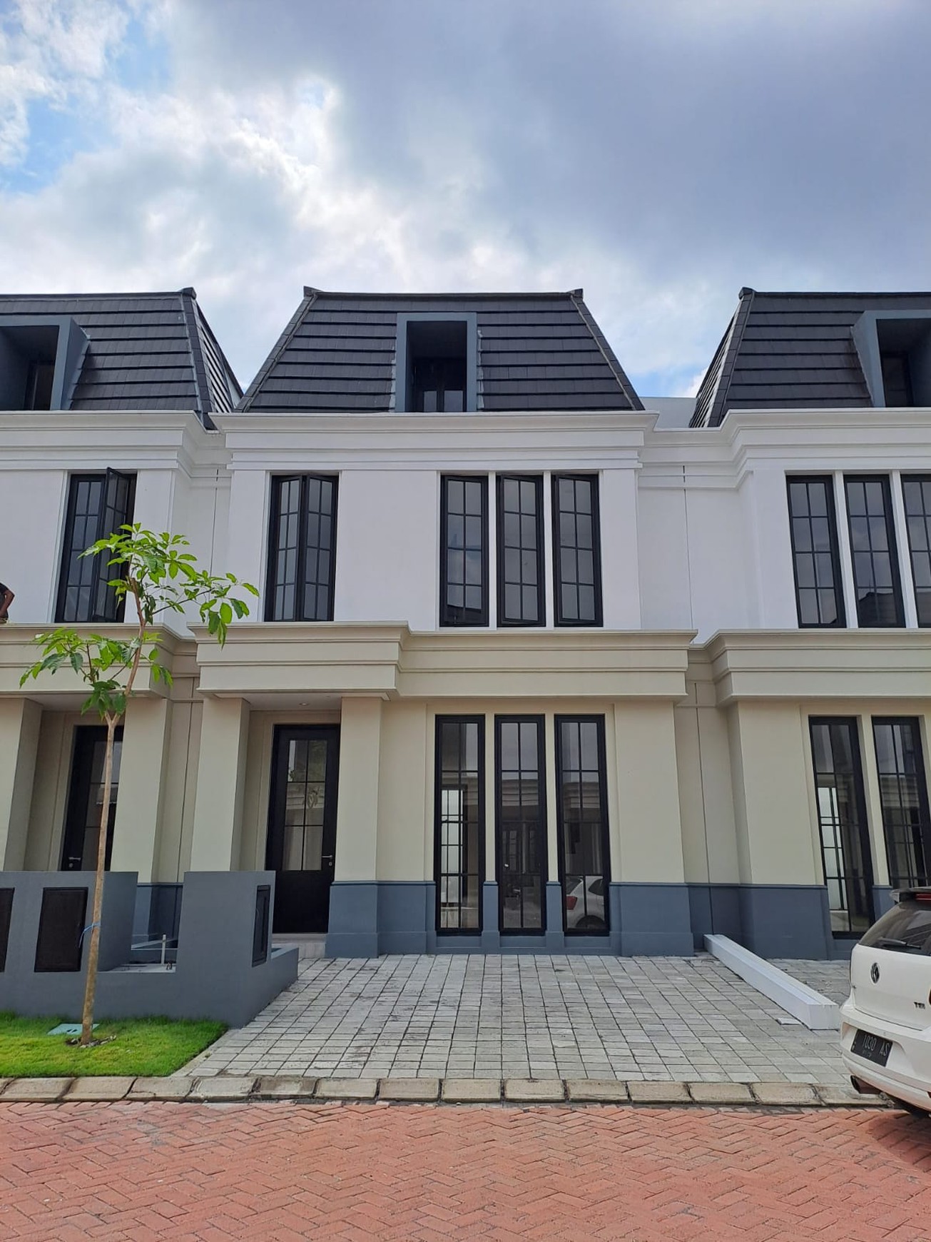 Disewakan Rumah New Dian Istana Graha Surabaya