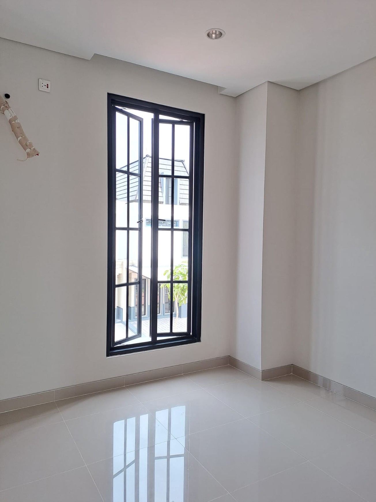 Disewakan Rumah New Dian Istana Graha Surabaya
