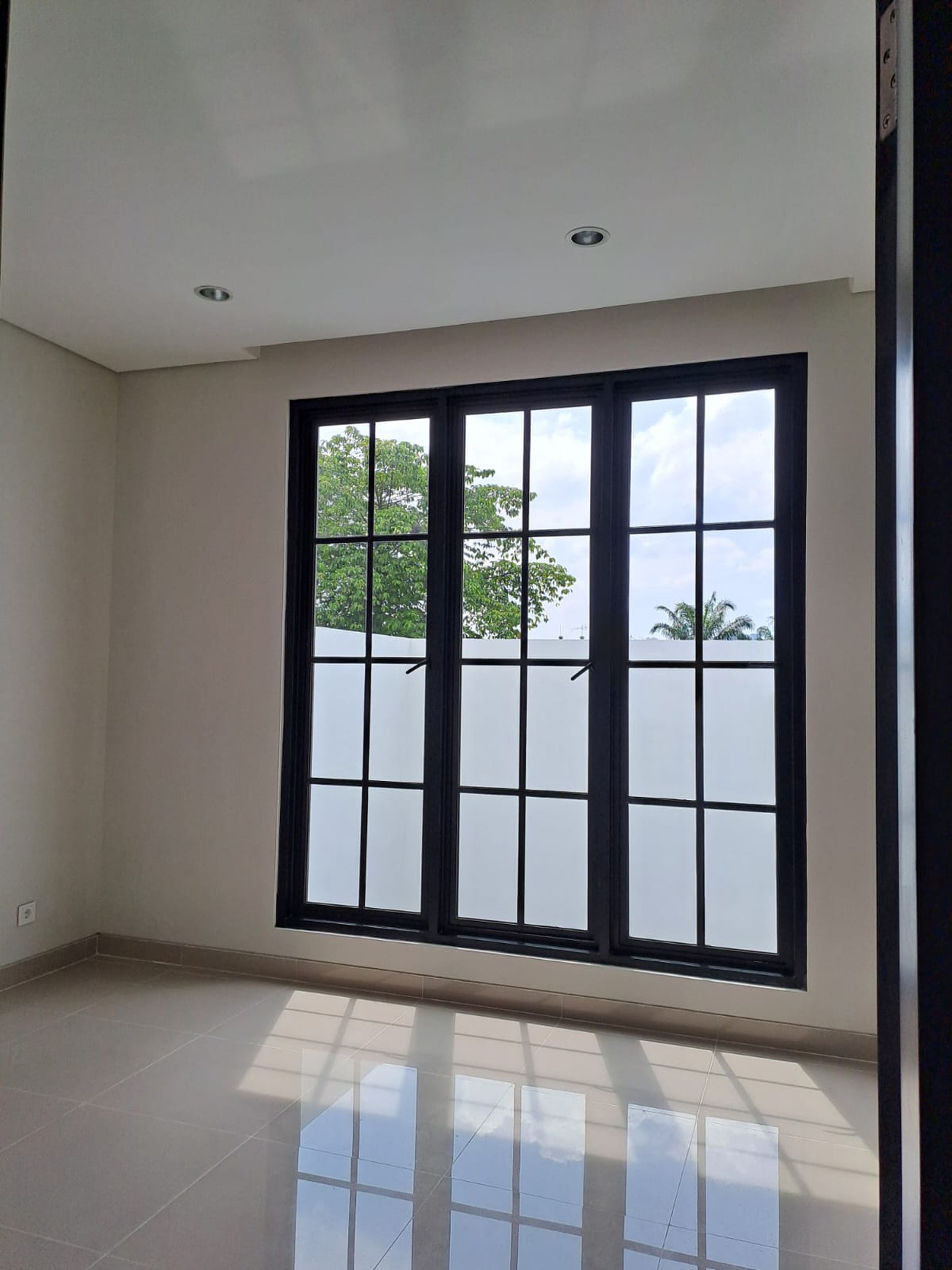 Disewakan Rumah New Dian Istana Graha Surabaya