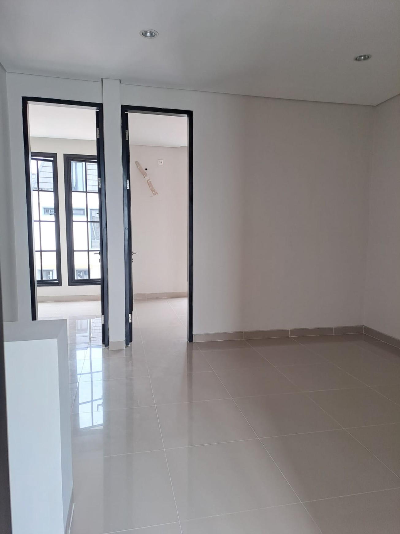 Disewakan Rumah New Dian Istana Graha Surabaya