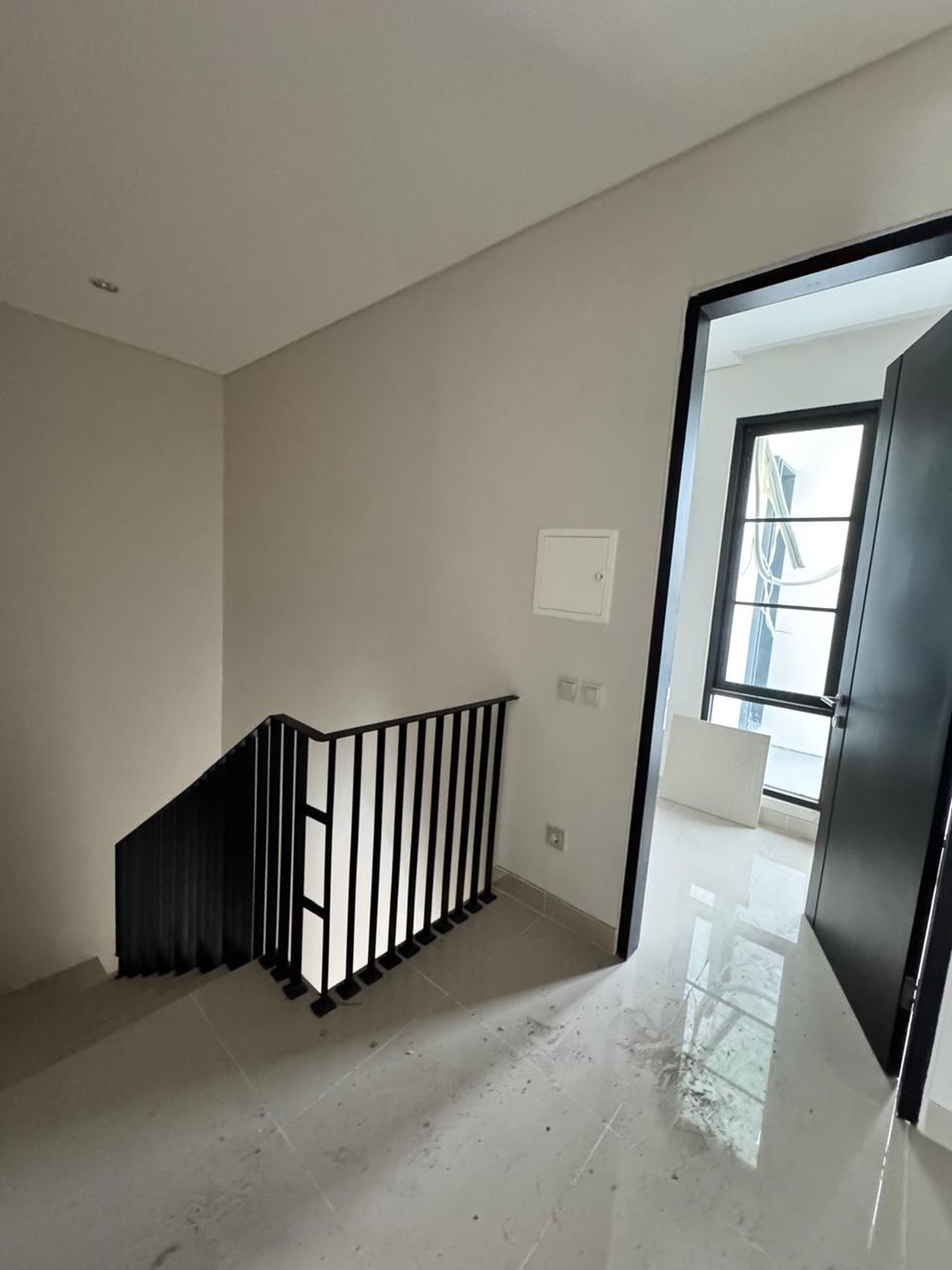 Sewakan Baru White House Dian Istana Surabaya
