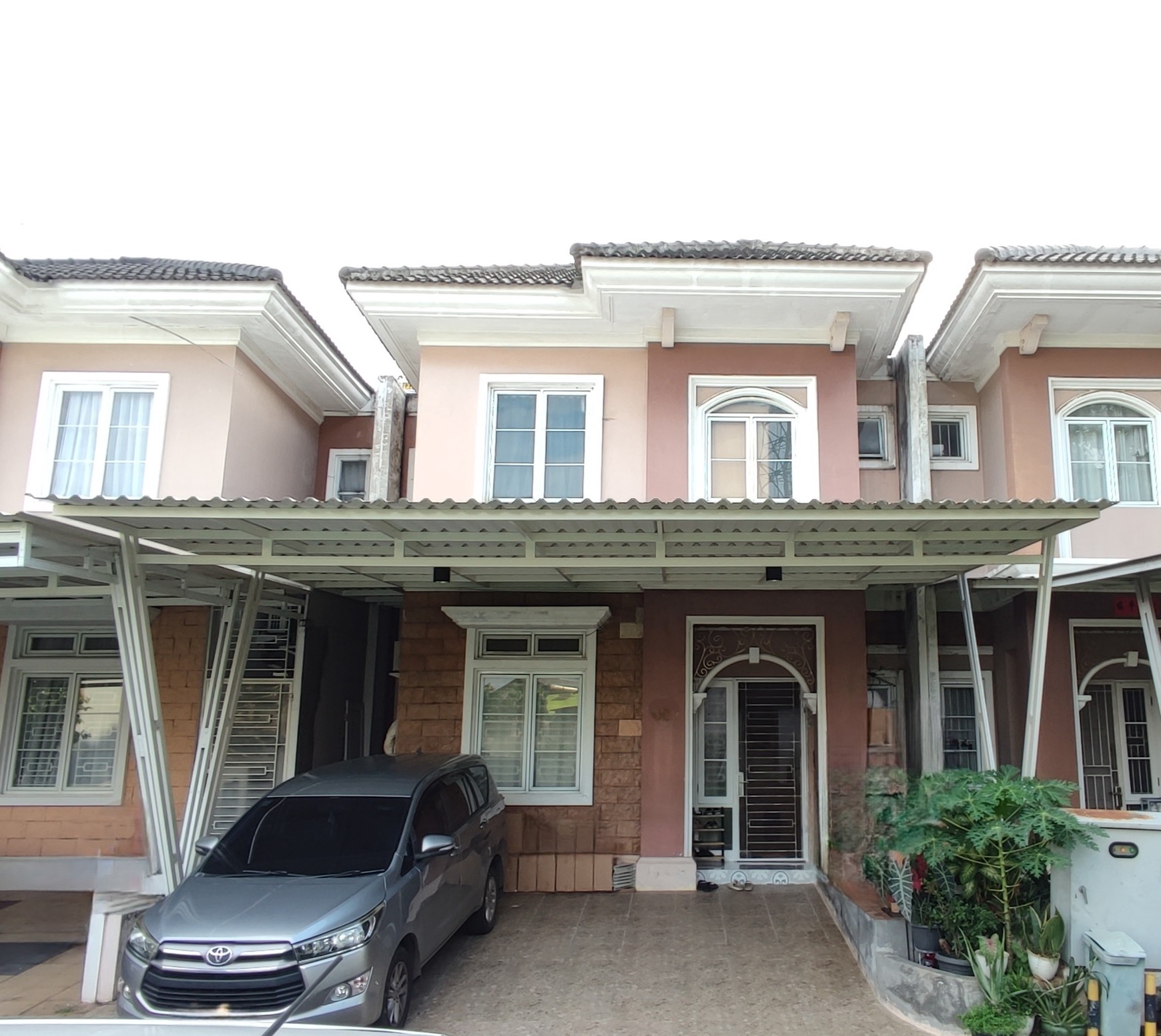 Termurah. Rumah Modern cluster Trimezia, Gading Serpong