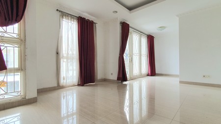 Rumah cantik di Cluster Clover, Grand Orchard, Kelapa Gading. Rapih, siap huni.