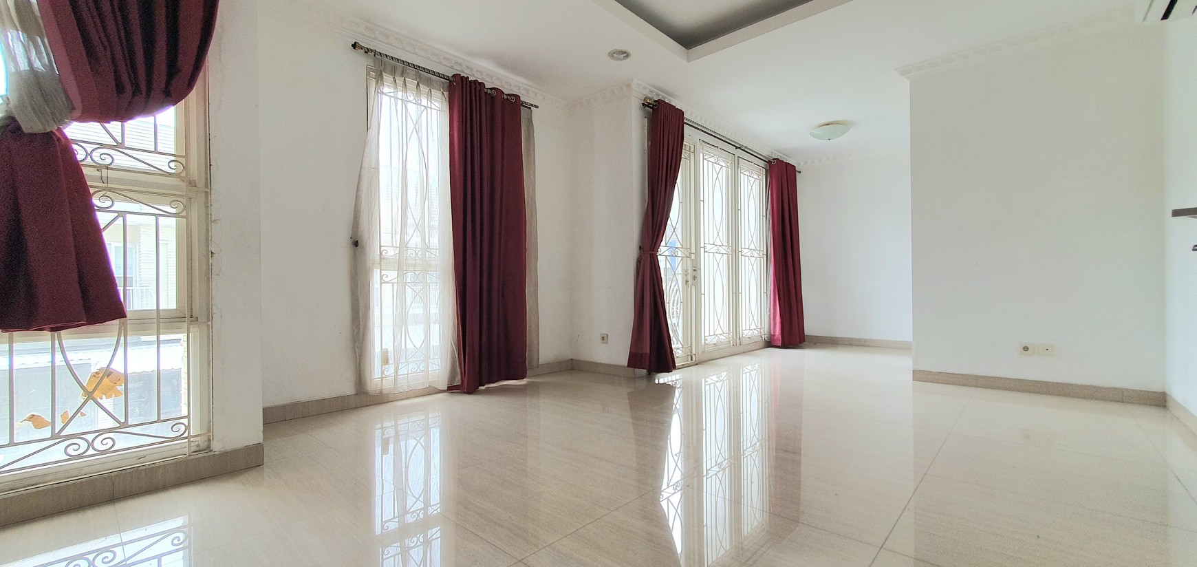 Rumah cantik di Cluster Clover, Grand Orchard, Kelapa Gading. Rapih, siap huni.