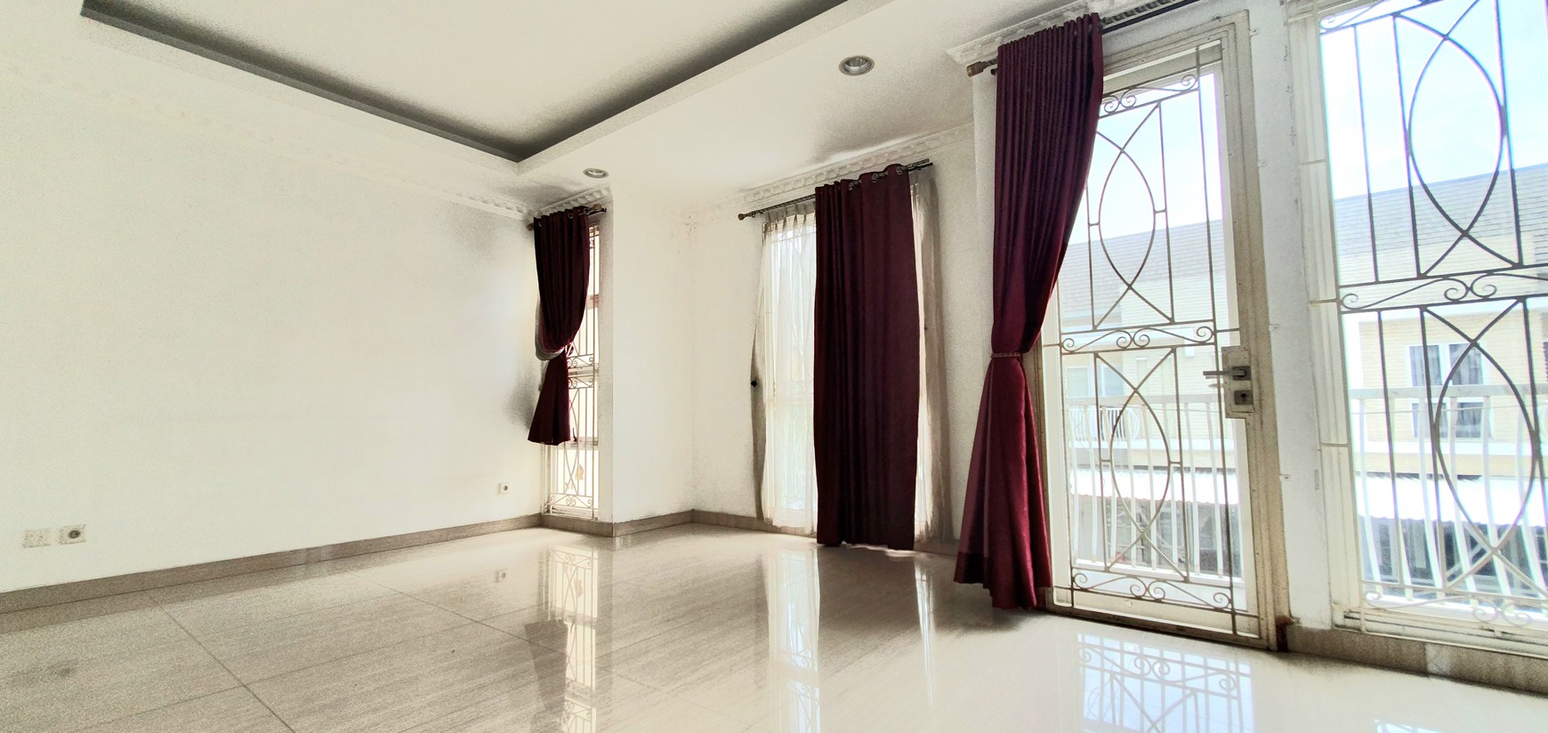 Rumah cantik di Cluster Clover, Grand Orchard, Kelapa Gading. Rapih, siap huni.