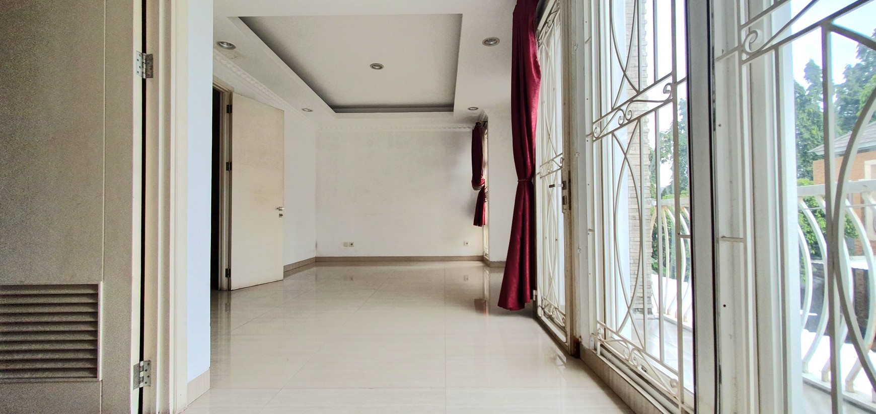 Rumah cantik di Cluster Clover, Grand Orchard, Kelapa Gading. Rapih, siap huni.