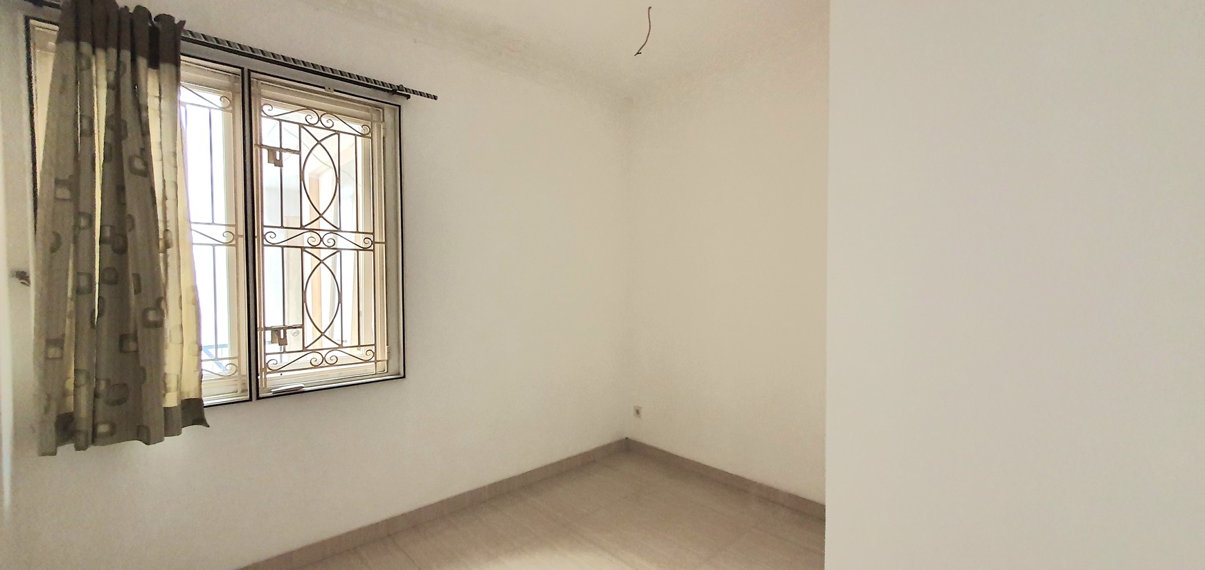 Rumah cantik di Cluster Clover, Grand Orchard, Kelapa Gading. Rapih, siap huni.