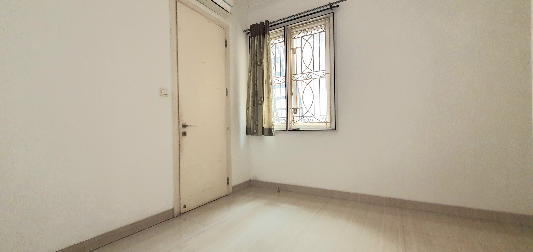 Rumah cantik di Cluster Clover, Grand Orchard, Kelapa Gading. Rapih, siap huni.