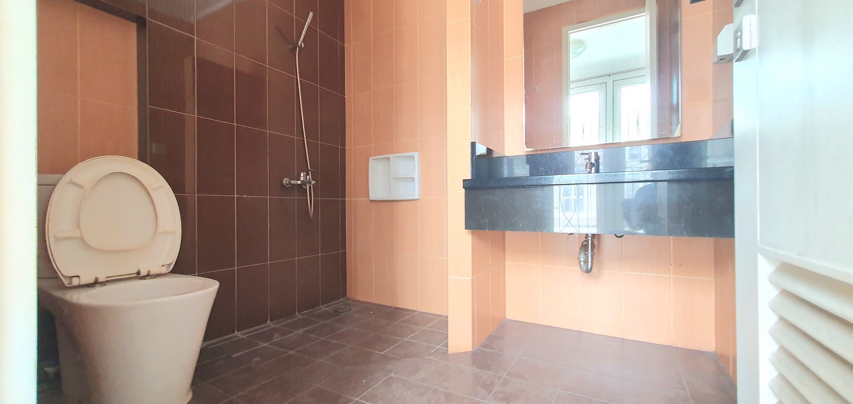 Rumah cantik di Cluster Clover, Grand Orchard, Kelapa Gading. Rapih, siap huni.