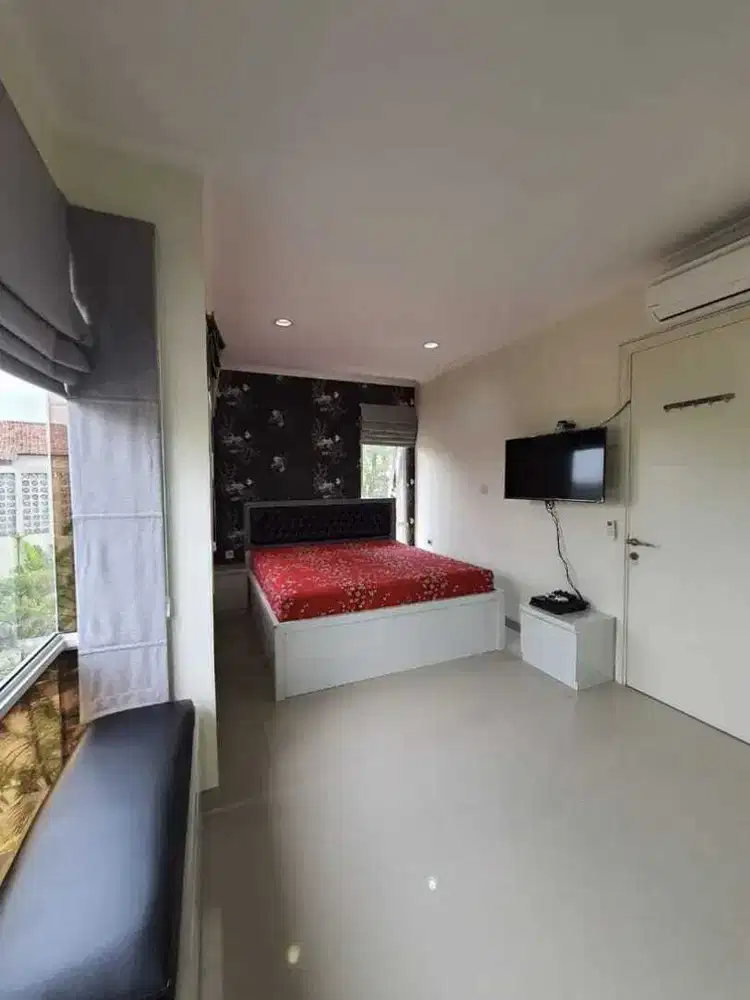 Termurah. Rumah hoek di cluster Tesla, Gading Serpong