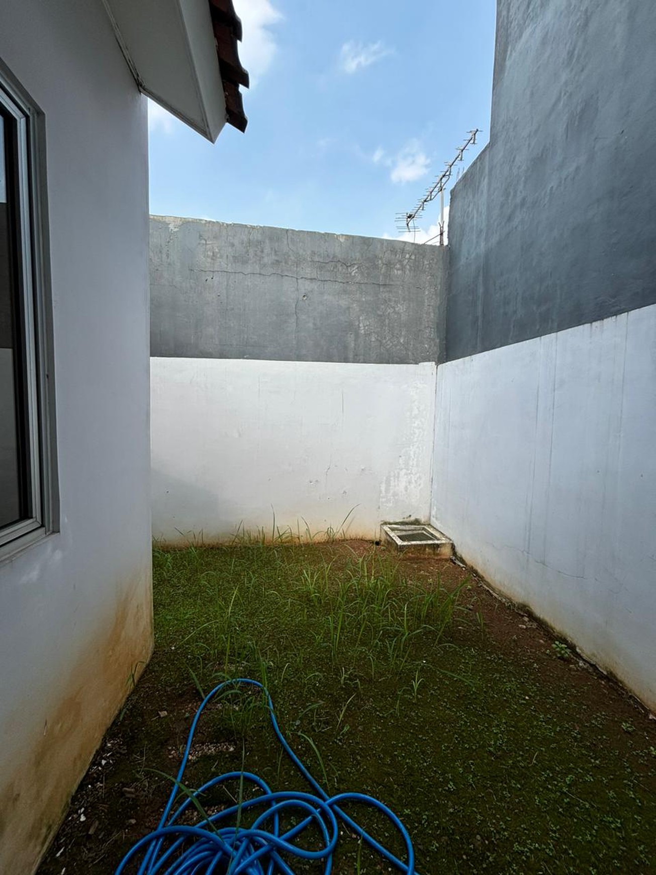 Flash Sale. Rumah minimalis cluster Catalina Navona Village, Gading Serpong
