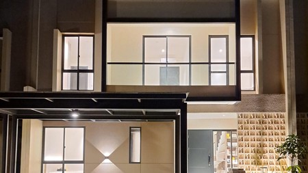 Flash Sale. Rumah mewah Cluster Carson, Gadung Serpong
