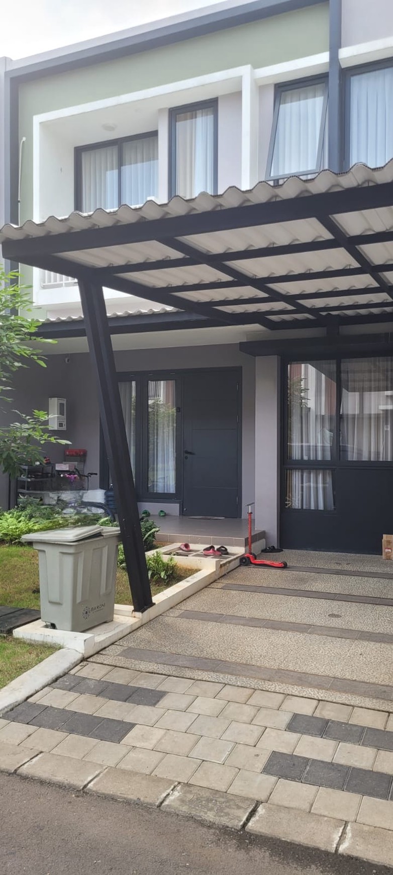 Termurah. Rumah depan jalan utama cluster Baroni, Gading Serpong