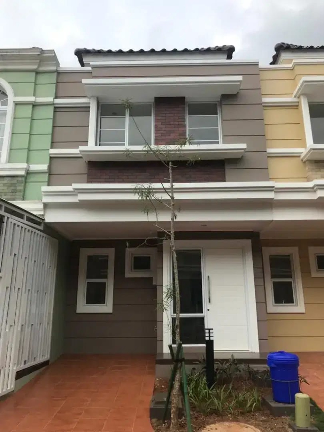Turun harga. Rumah modern cluster Amarillo, Gading Serpong.