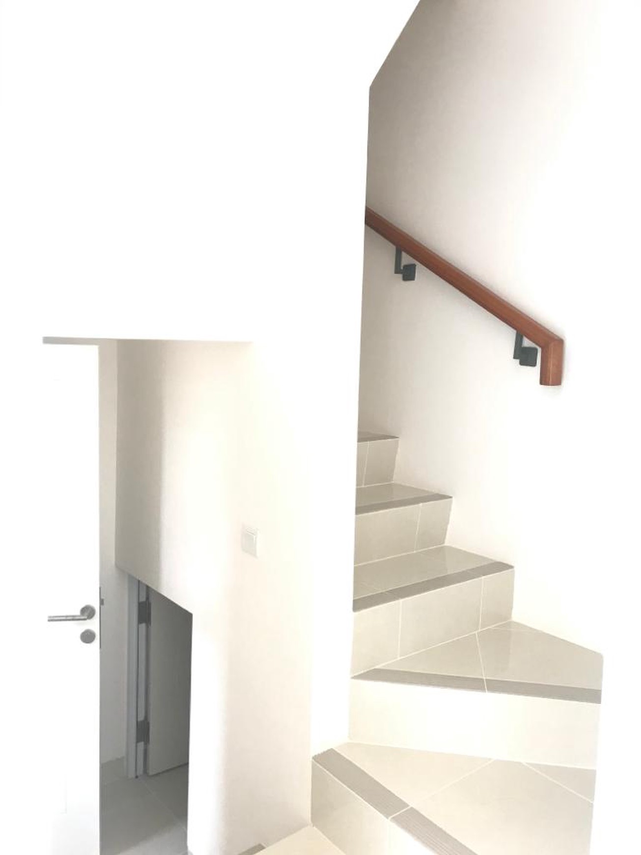 Turun harga. Rumah modern cluster Amarillo, Gading Serpong.