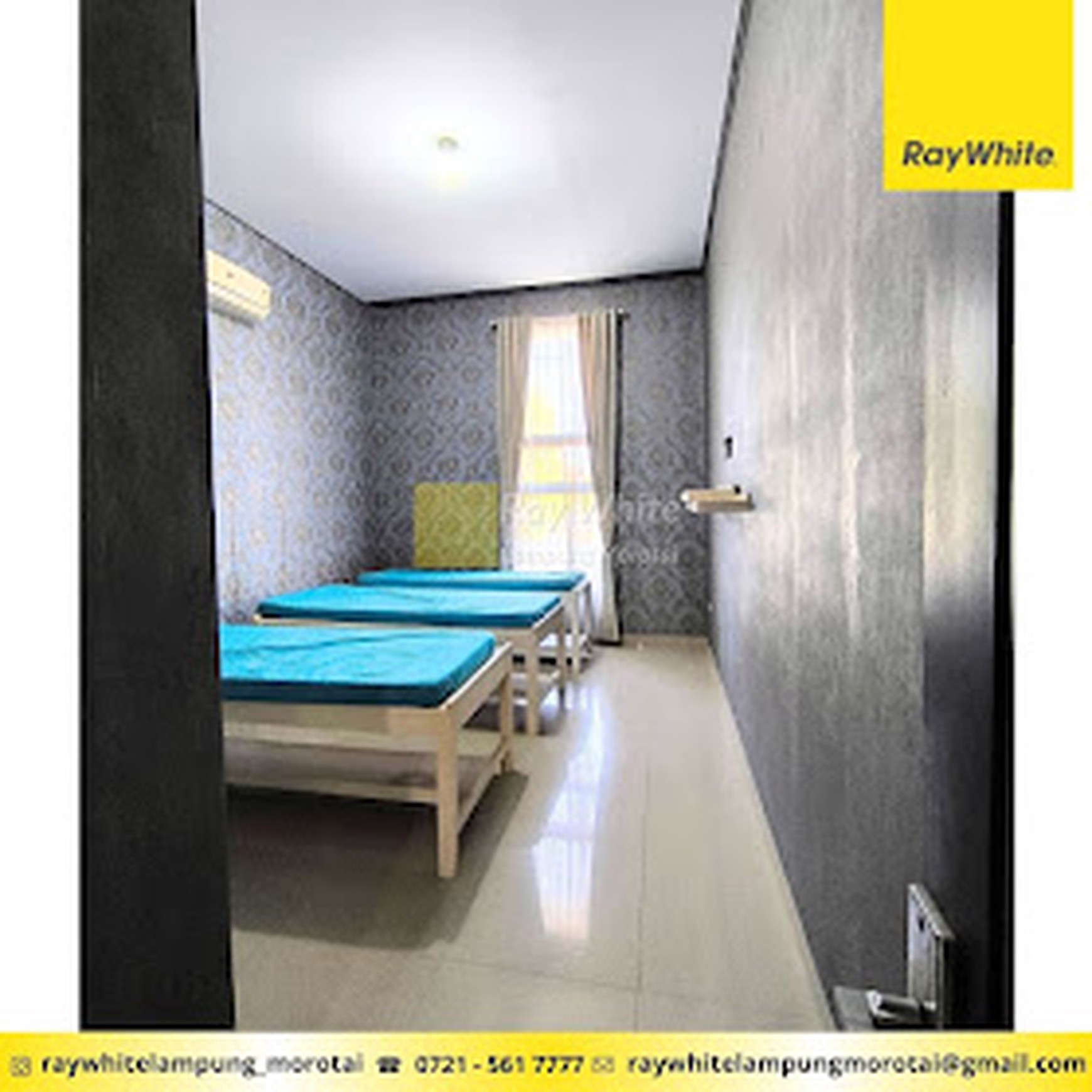 Rumah Modern Pinggir Jalan Utama