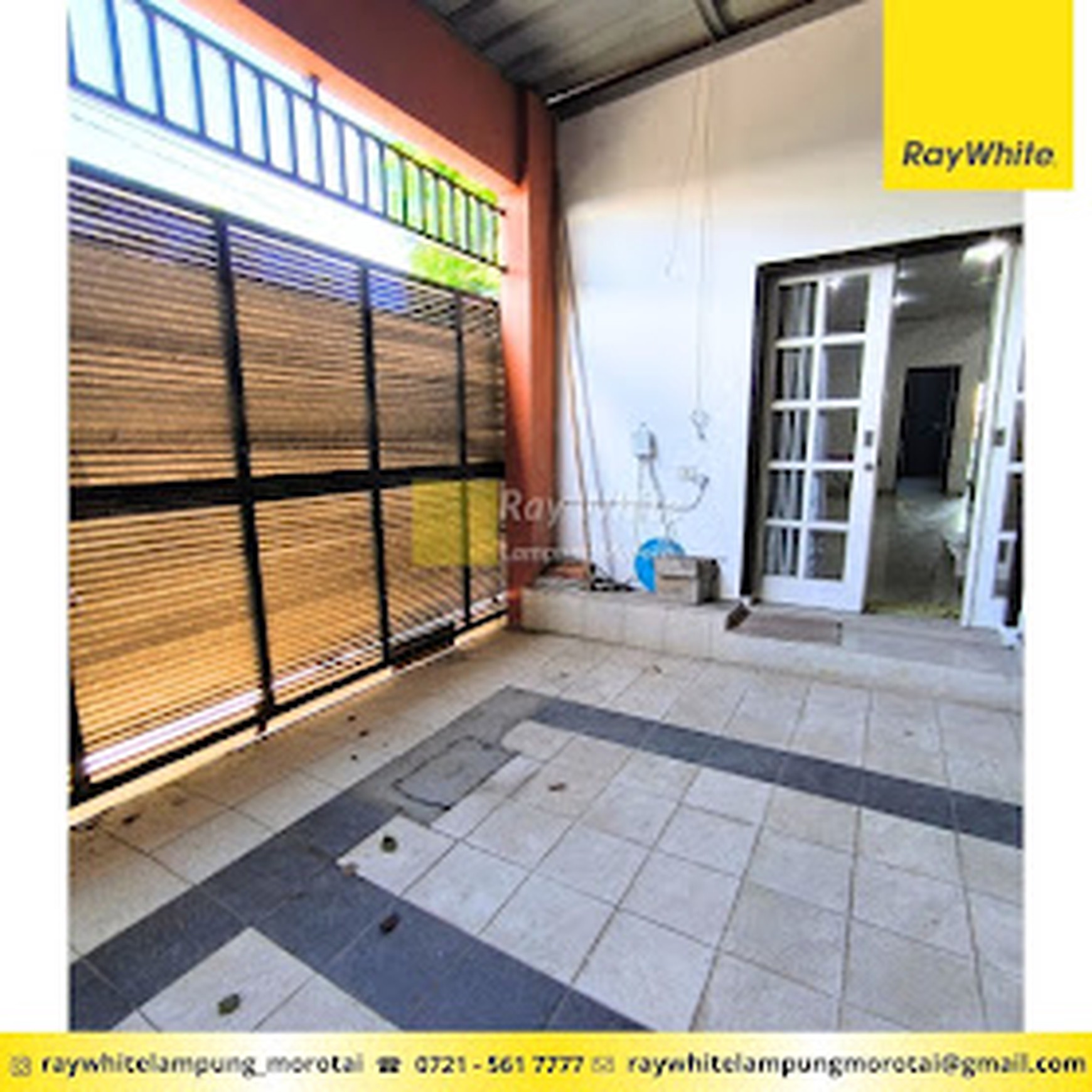 Rumah Modern Pinggir Jalan Utama