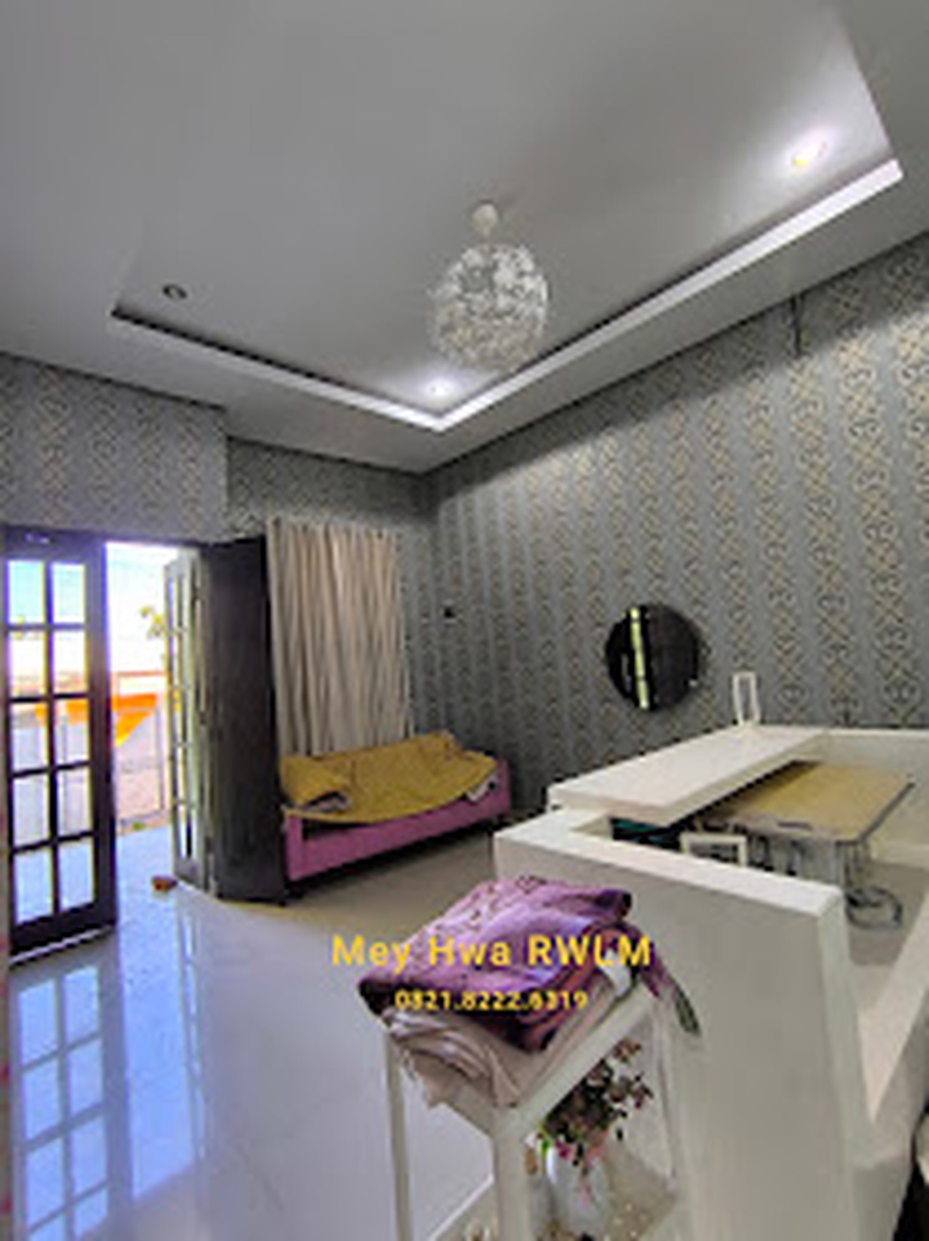 Rumah Modern Pinggir Jalan Utama