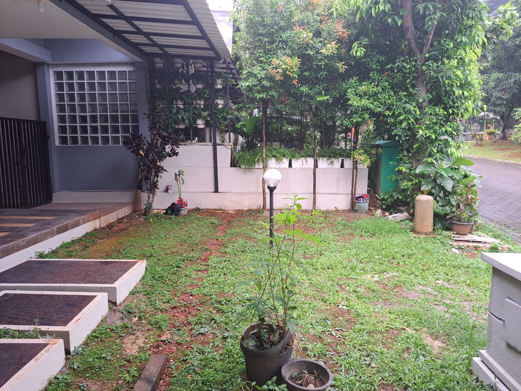 Rumah rapi 2 lantai De Latinos BSD City Tangerang Selatan dekat stasiun kereta rawa buntu tol
