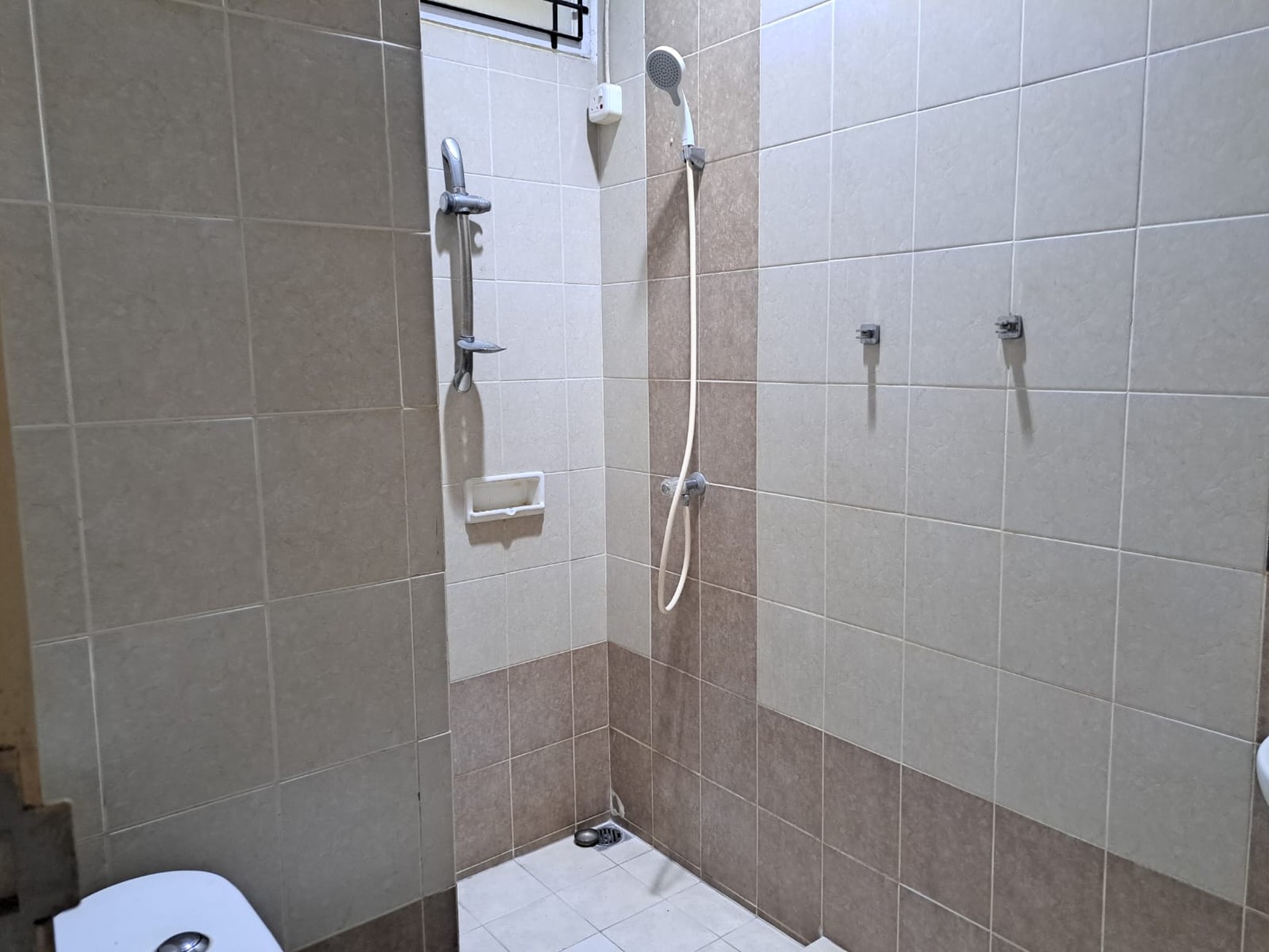 Rumah rapi 2 lantai De Latinos BSD City Tangerang Selatan dekat stasiun kereta rawa buntu tol