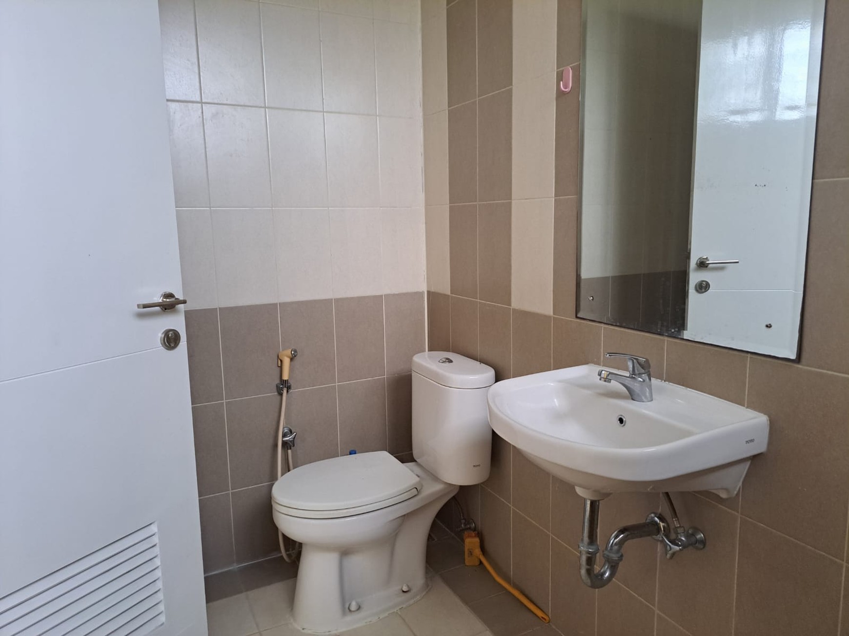 Rumah rapi 2 lantai De Latinos BSD City Tangerang Selatan dekat stasiun kereta rawa buntu tol