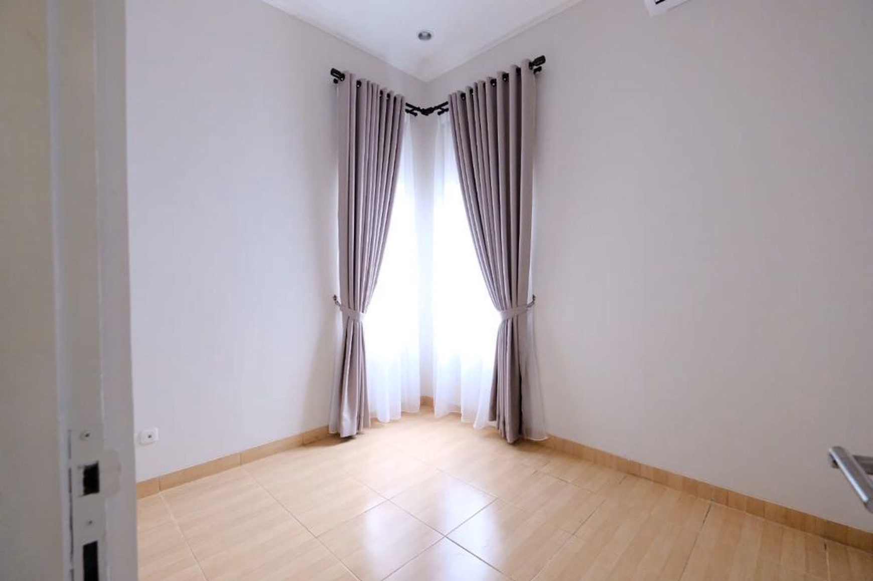 Rumah Siap Huni Luas Tanah 404m2 Area Pejaten Barat Kemang Timur