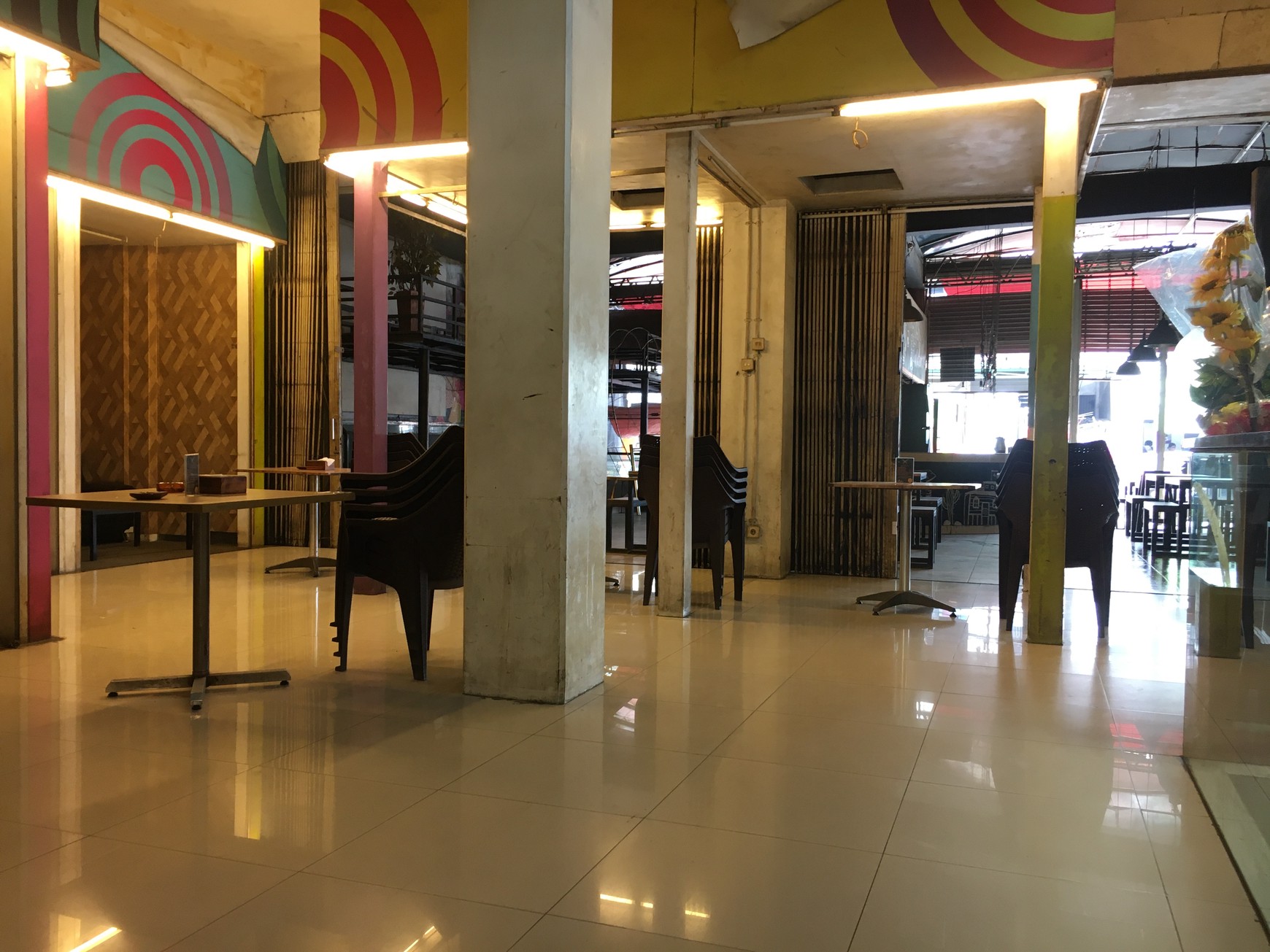 GEDUNG 4 LANTAI DI SALEMBARAN
