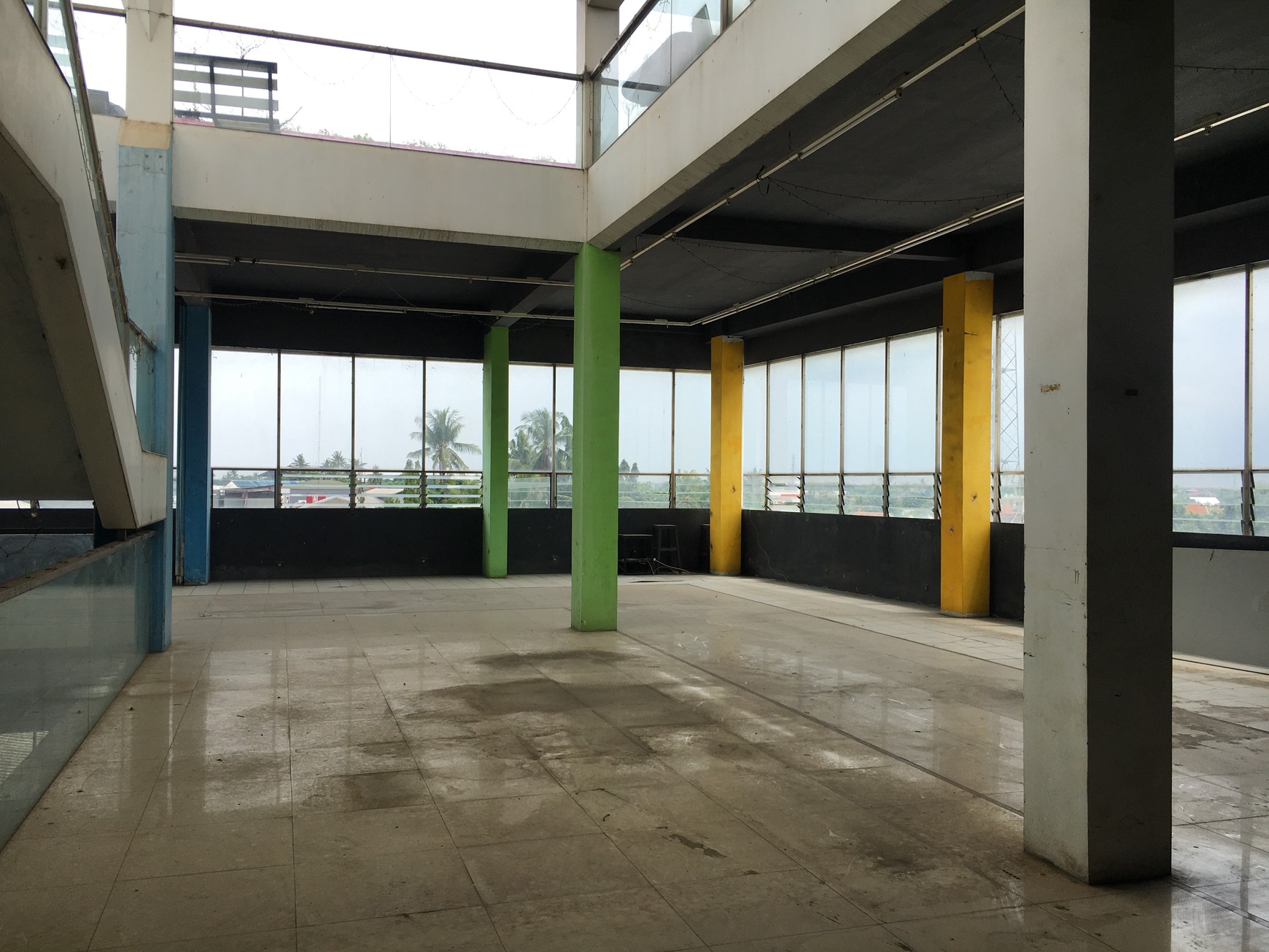 GEDUNG 4 LANTAI DI SALEMBARAN