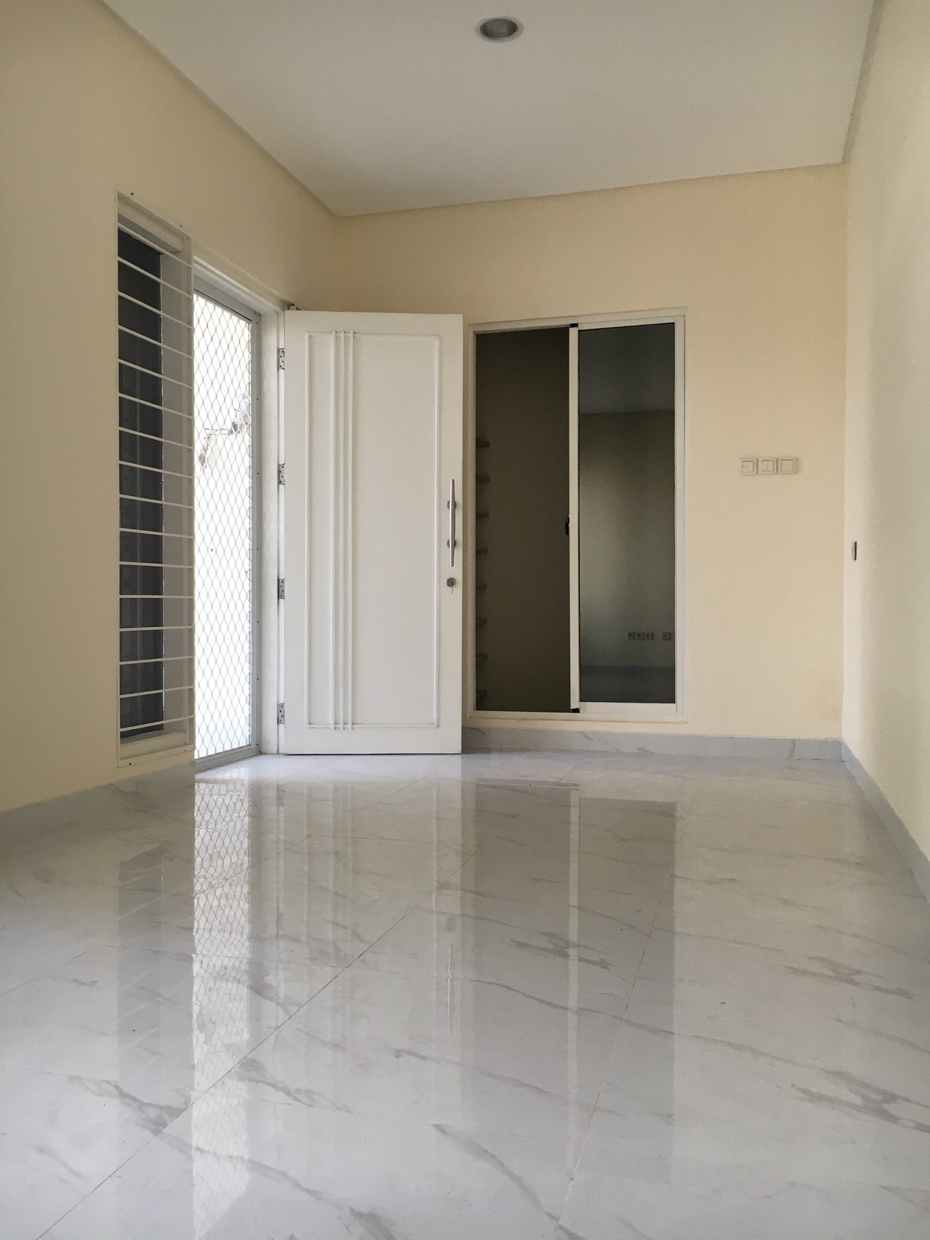 Rumah di Garden House PIK
