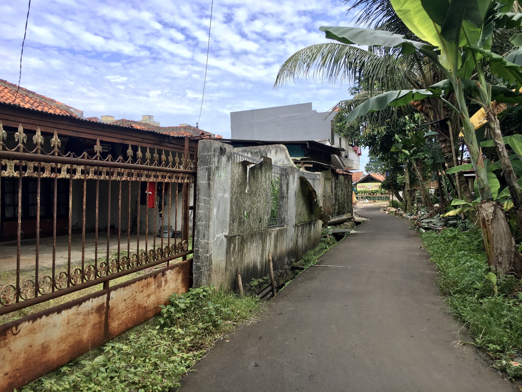 RUMAH TUA DI CIPUTAT
