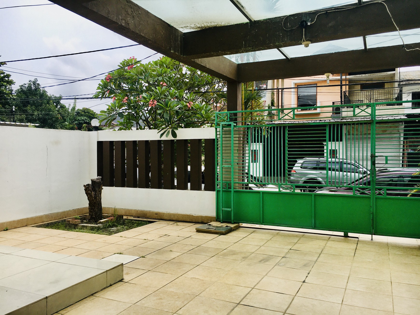 RUMAH DI TAMAN SURYA 3