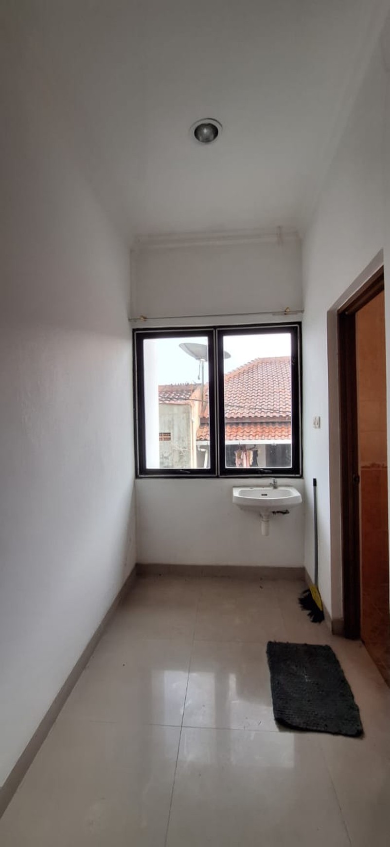Disewakan ruko di tomang utara