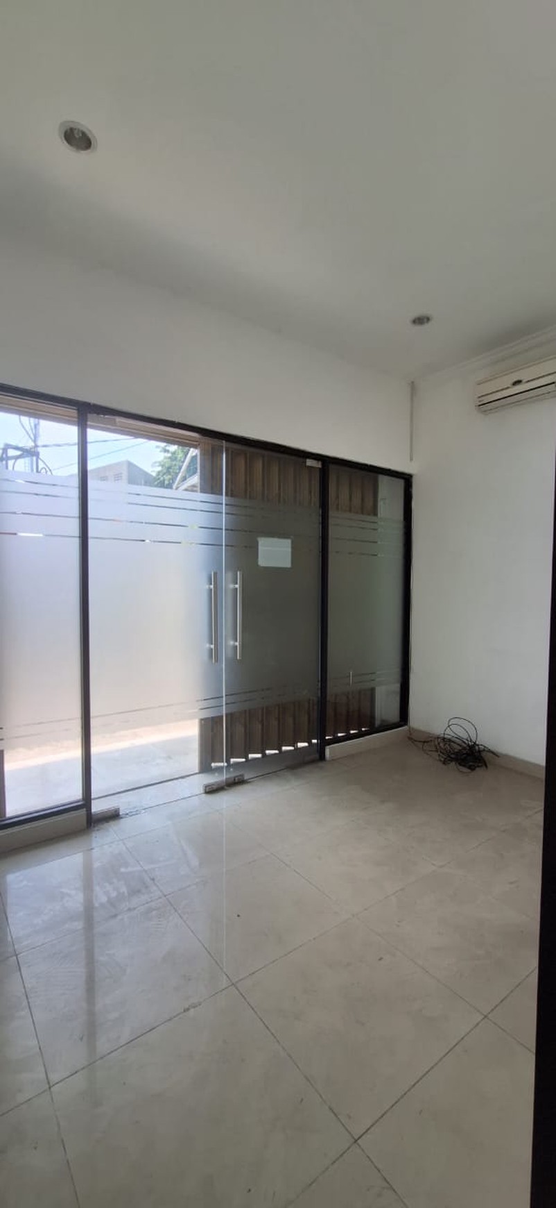 Disewakan ruko di tomang utara