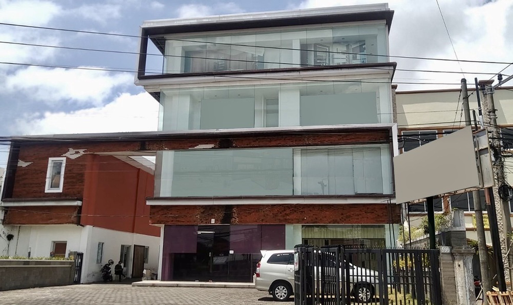 Dijual Showroom Bagus di By Pass Ngurah Rai, Denpasar Bali