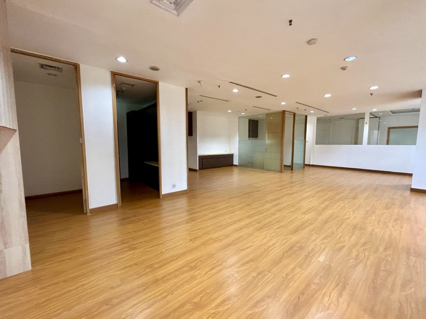 For Rent Office Space at Menara Sudirman, South Jakarta