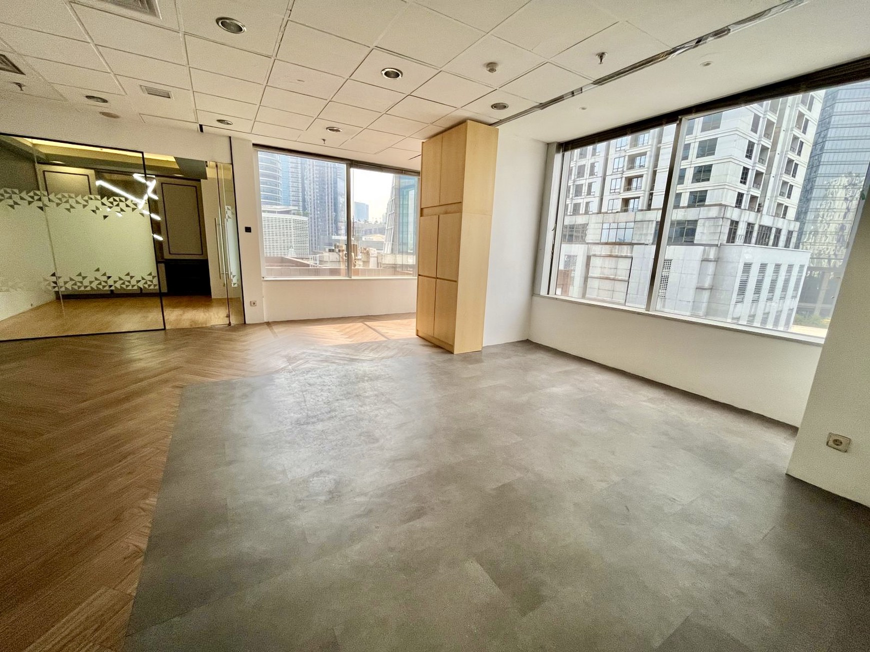 For Rent Office Space at Menara Sudirman, South Jakarta