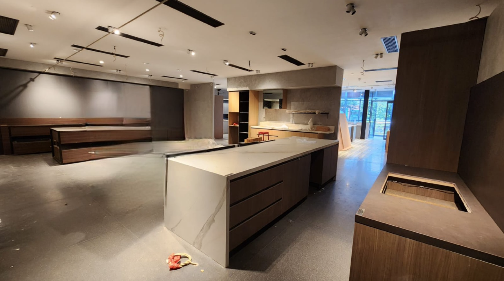 Gedung Showroom Kantor 2 Lantai di Slipi Jakarta Barat