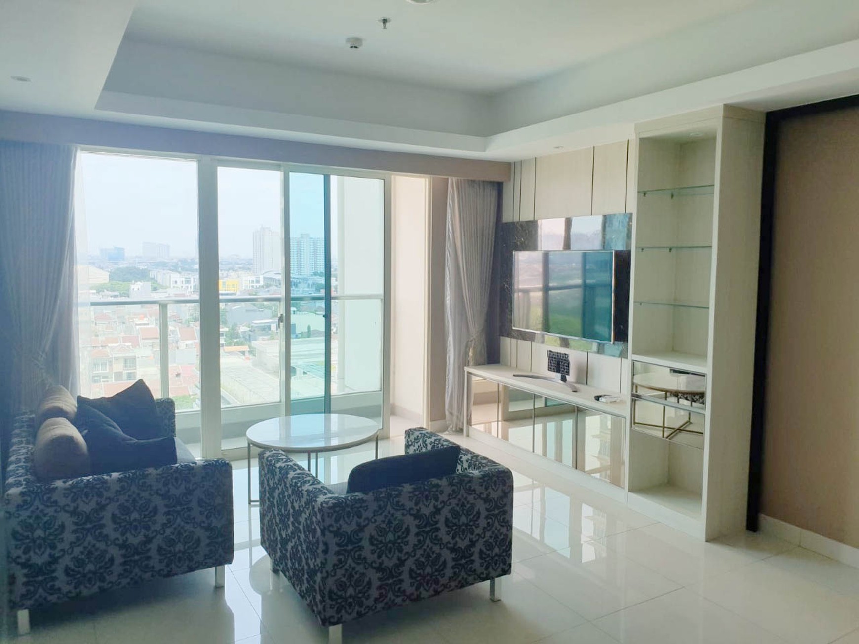 Apartemen The Kensington, tower Dallington, Kelapa Gading, 2 Bed. Lantai dan nomer cantik. Hoek