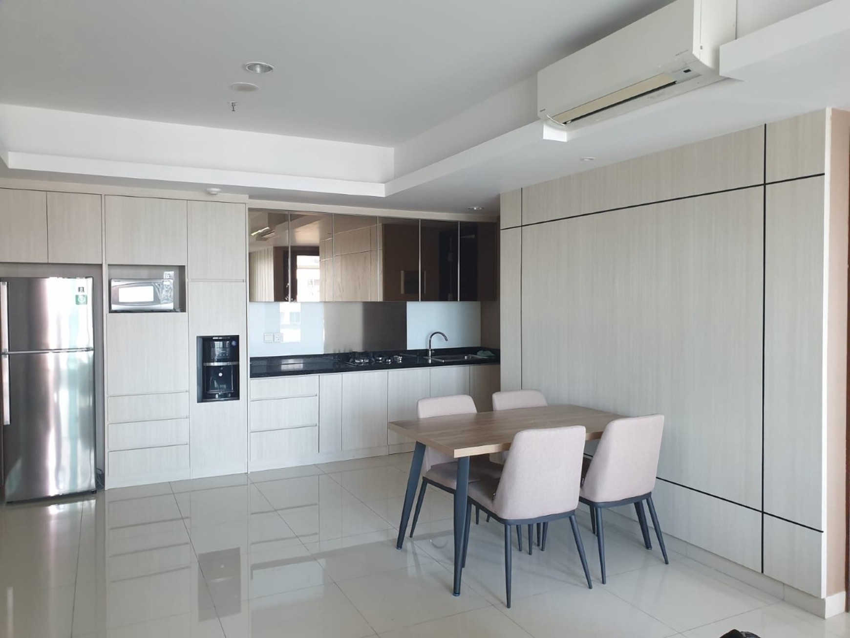 Apartemen The Kensington, tower Dallington, Kelapa Gading, 2 Bed. Lantai dan nomer cantik. Hoek