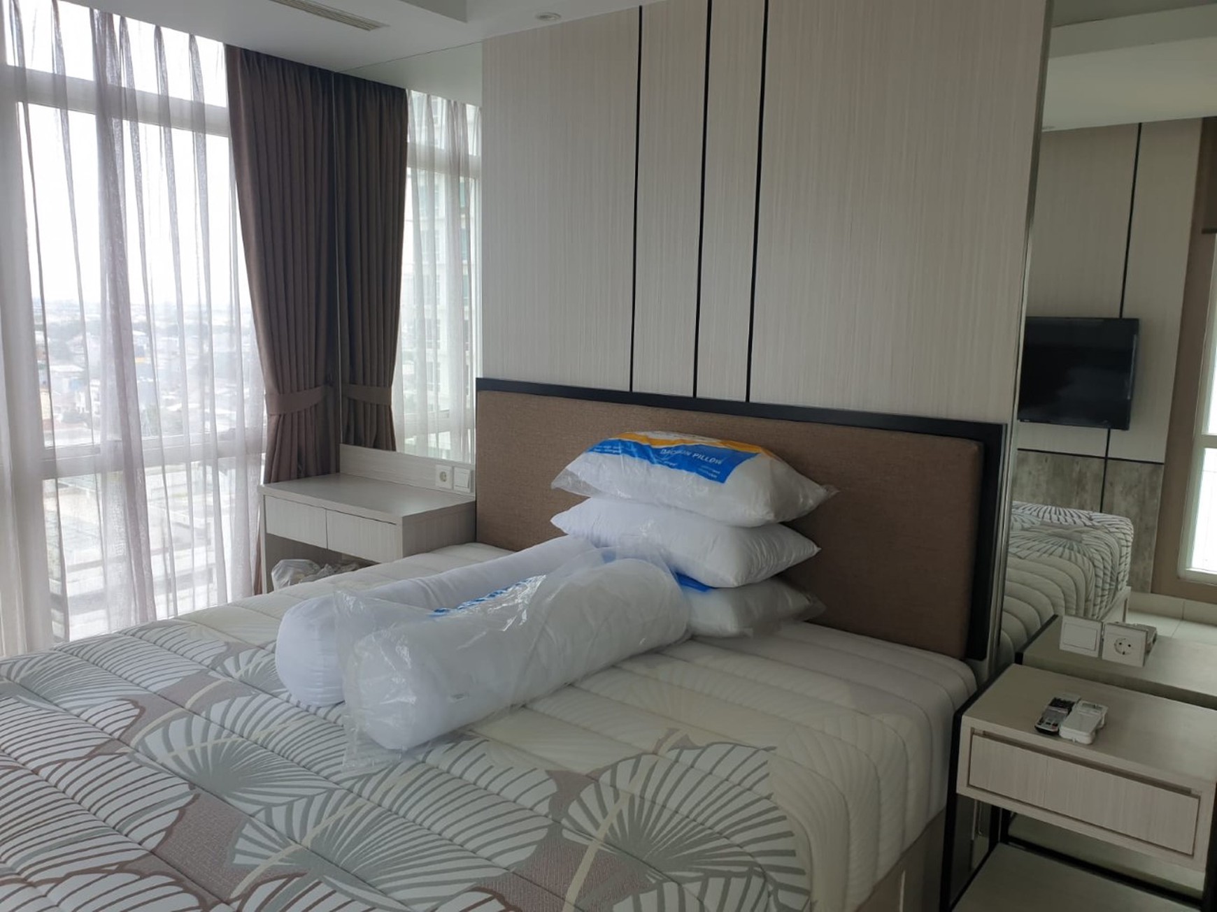 Apartemen The Kensington, tower Dallington, Kelapa Gading, 2 Bed. Lantai dan nomer cantik. Hoek