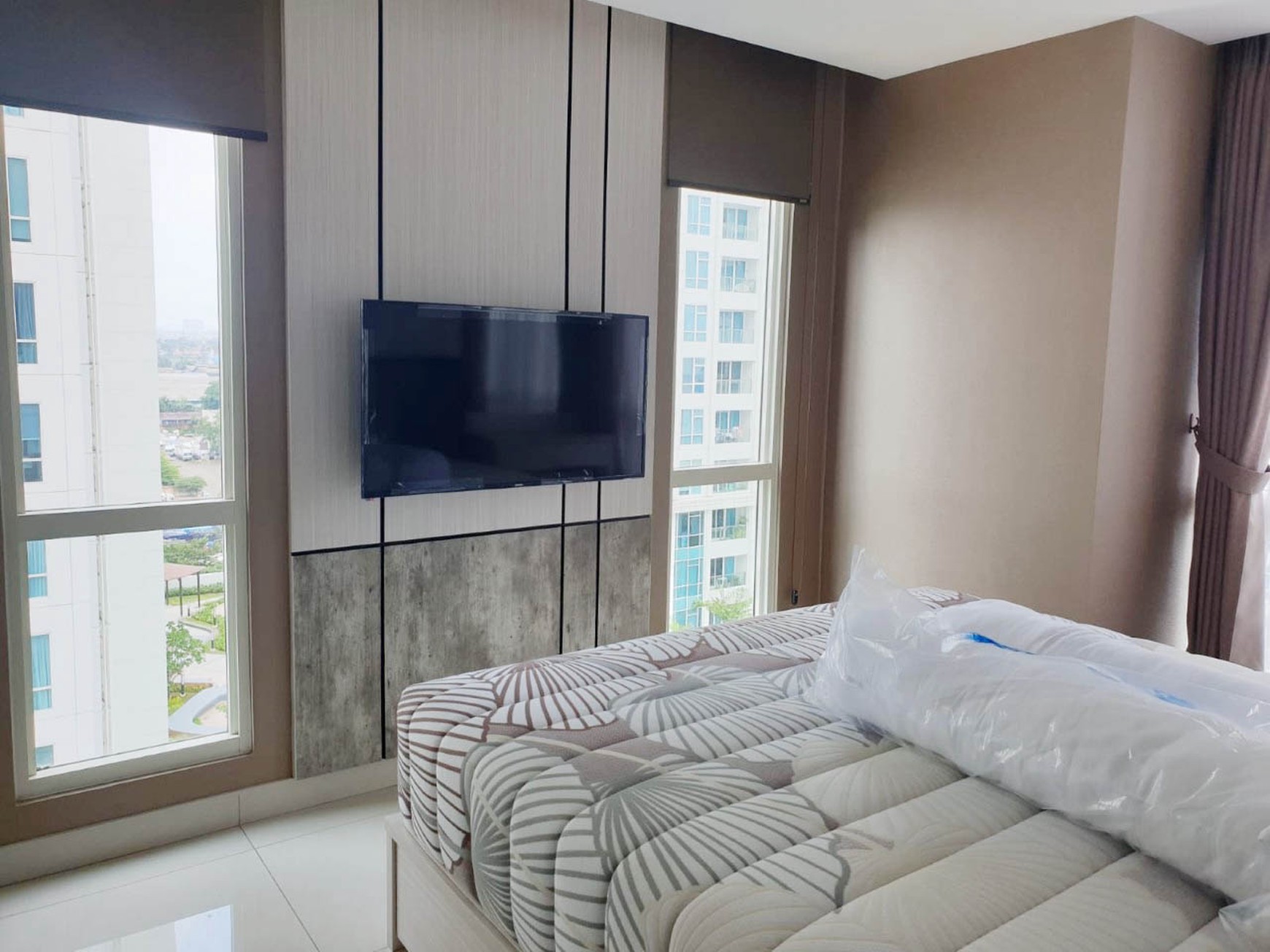 Apartemen The Kensington, tower Dallington, Kelapa Gading, 2 Bed. Lantai dan nomer cantik. Hoek