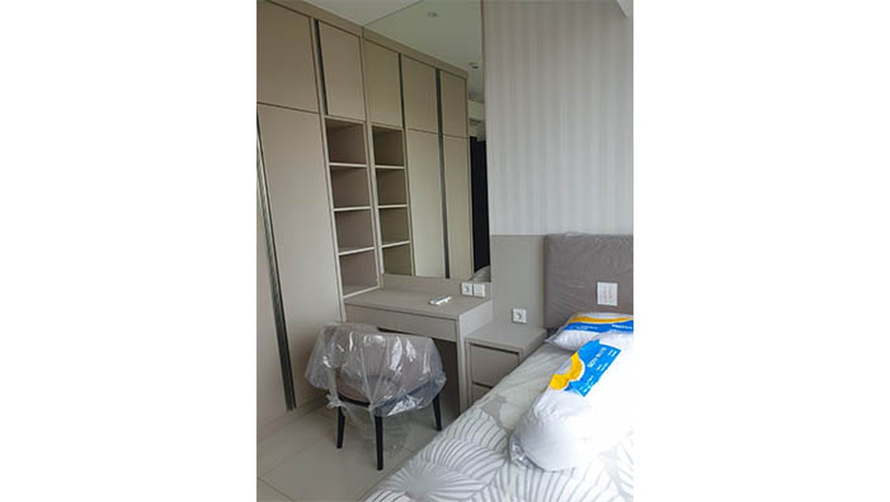 Apartemen The Kensington, tower Dallington, Kelapa Gading, 2 Bed. Lantai dan nomer cantik. Hoek
