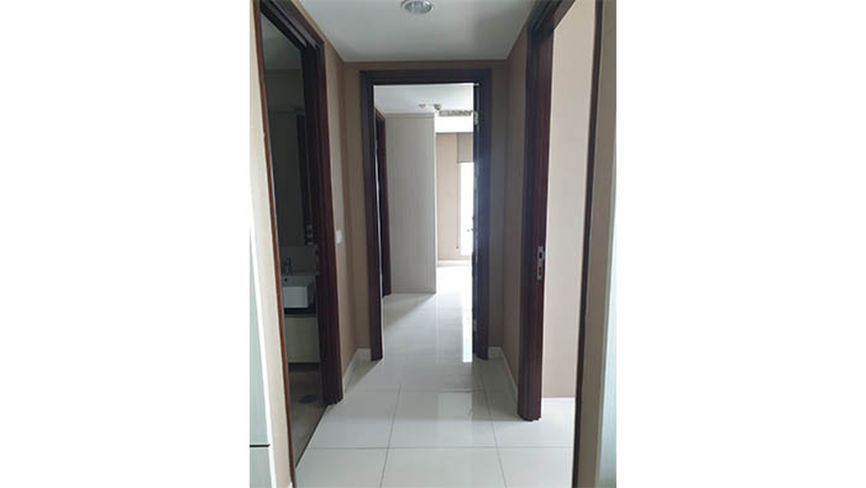 Apartemen The Kensington, tower Dallington, Kelapa Gading, 2 Bed. Lantai dan nomer cantik. Hoek