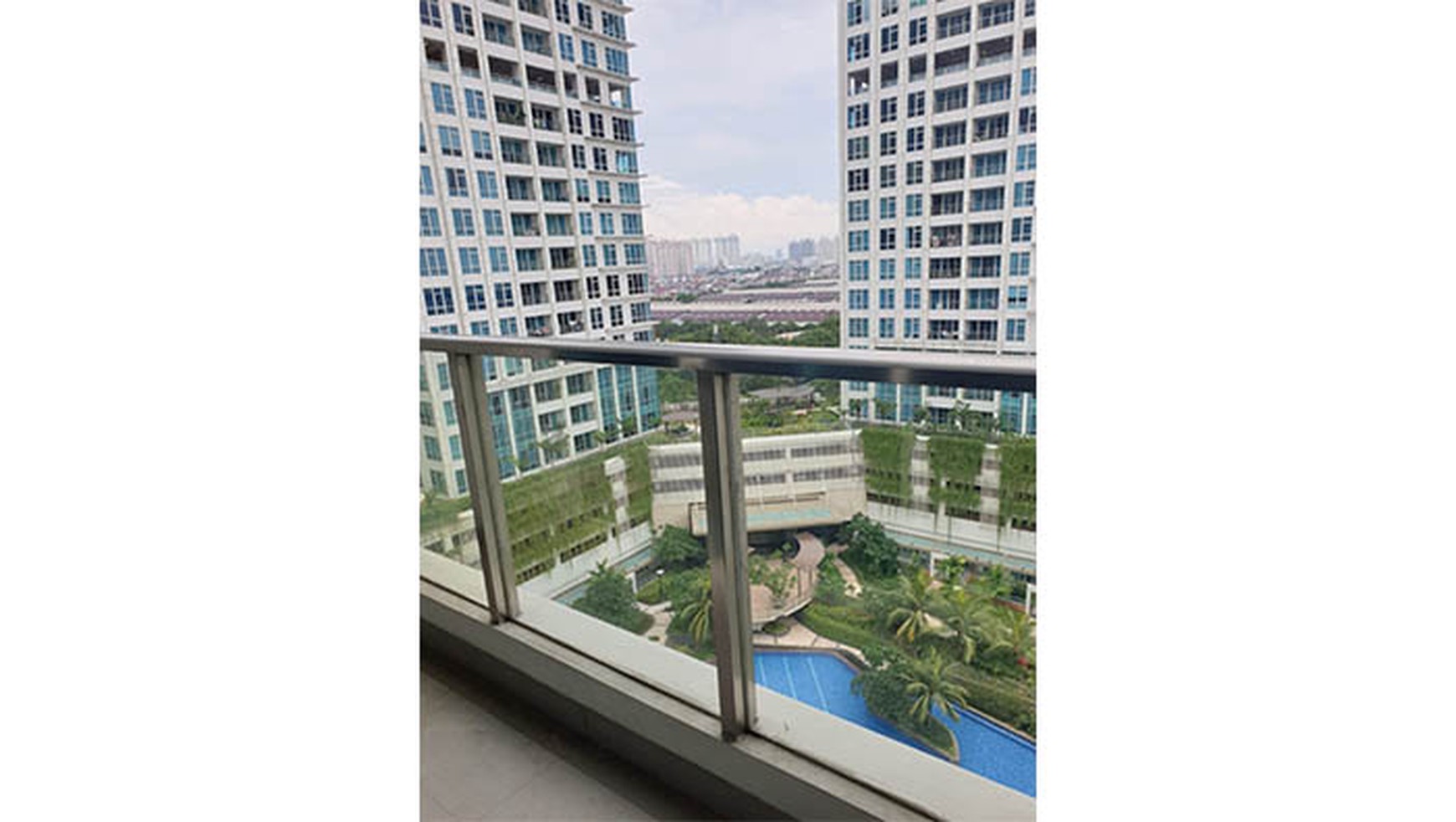 Apartemen The Kensington, tower Dallington, Kelapa Gading, 2 Bed. Lantai dan nomer cantik. Hoek
