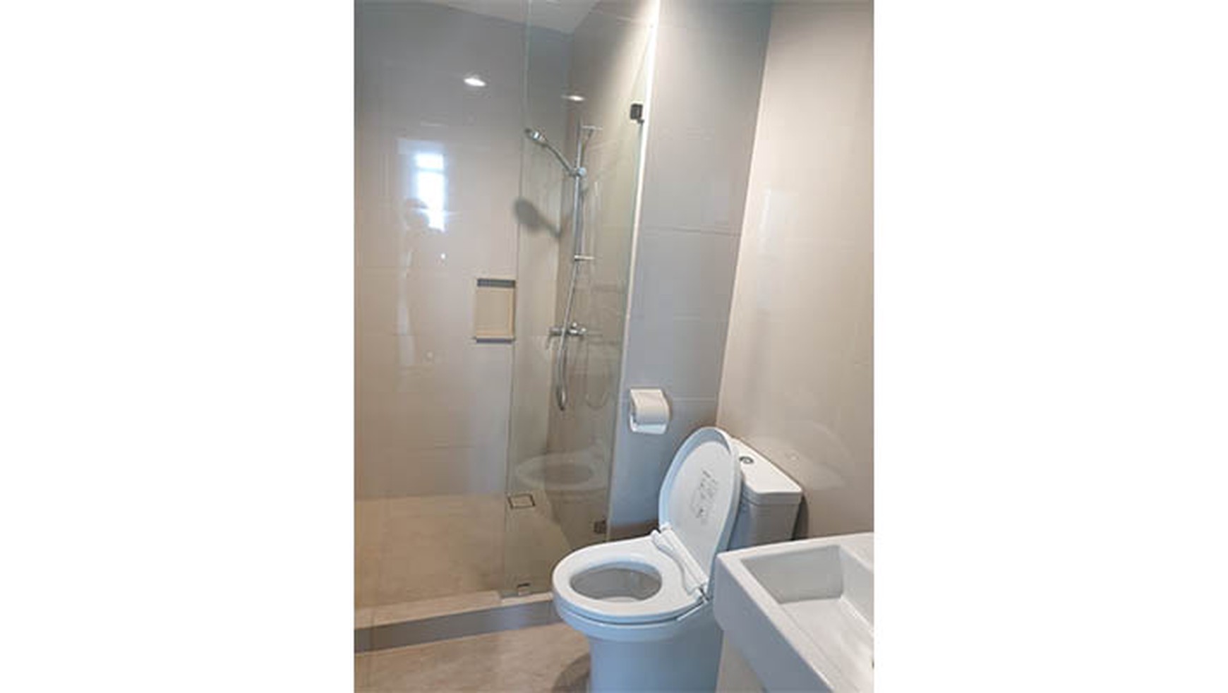 Apartemen The Kensington, tower Dallington, Kelapa Gading, 2 Bed. Lantai dan nomer cantik. Hoek