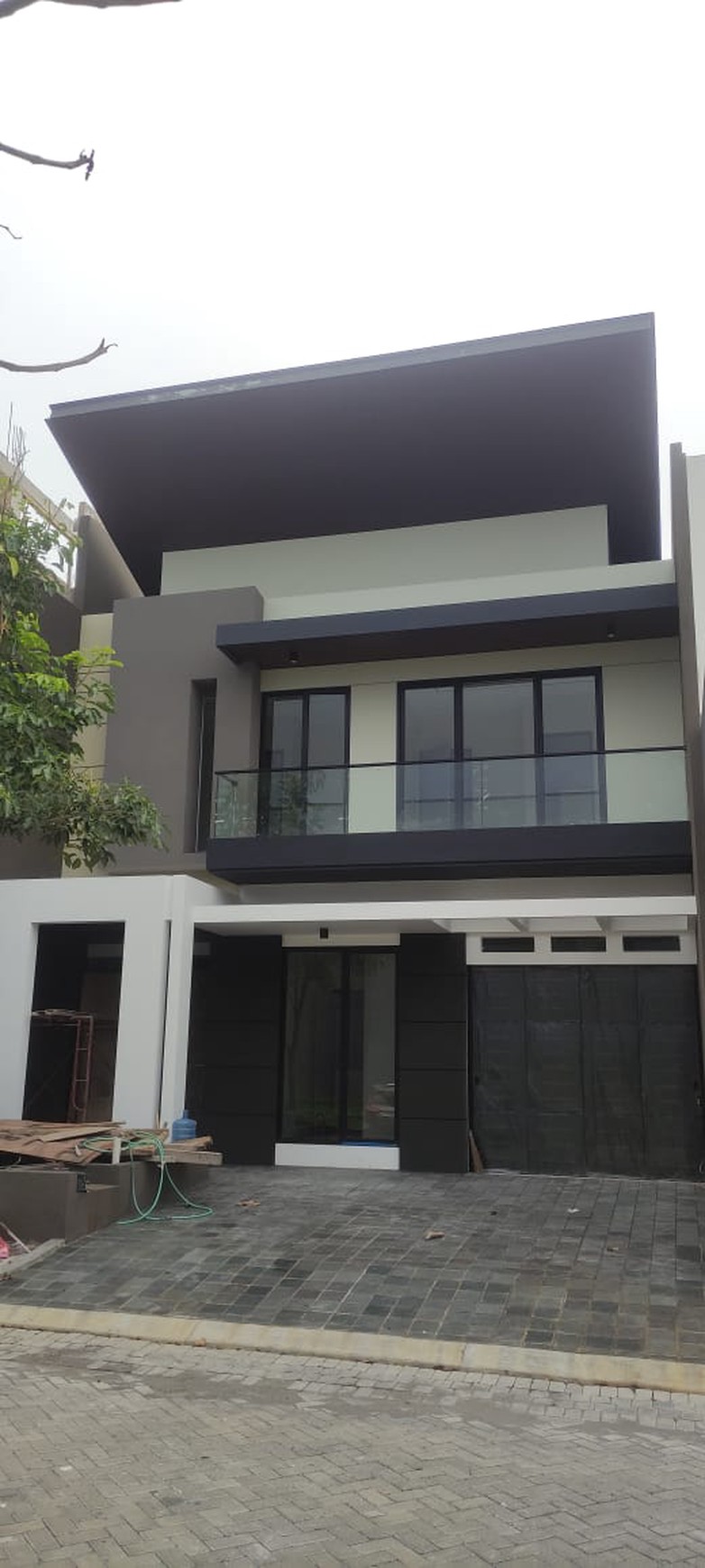 Rumah Baru Gress Modern Mewah DiJual di Citraland Surabaya Barat