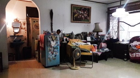 Rumah Luas Hitung Tanah  Lokasi Strategis Pinggir Jalan Bintaro -Sektor 1